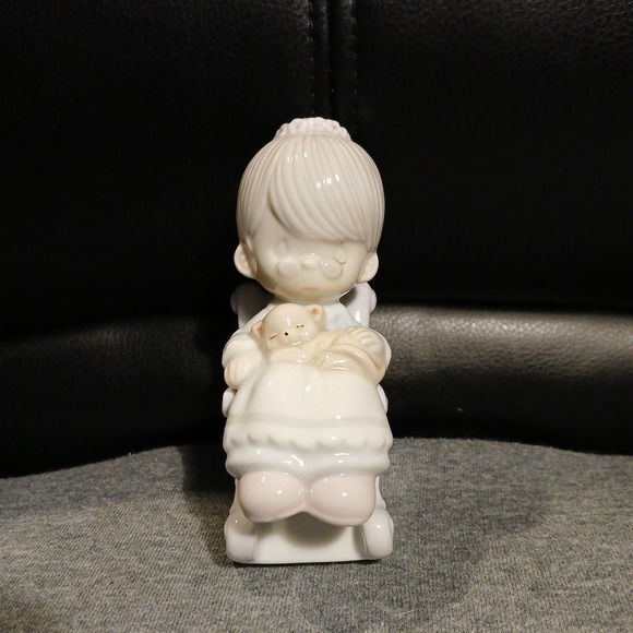 Precious‎ Moments Salt Shaker Lady With Kitten - Picture 1 of 7